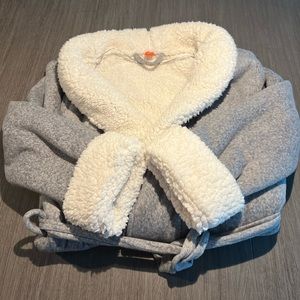 Fuzzy mid length robe